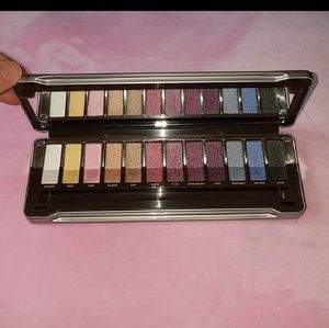 Icon by Absolute New York eyeshadow palette